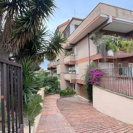 Attico Con Vista Circondato Dal Verde,a Due Passi Da Anzio,free Parking Anzio